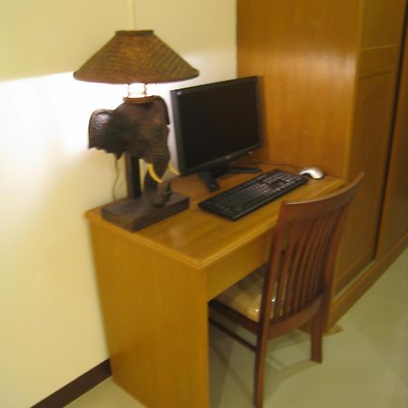 Rafael Hotel And Mansion Bangkok - Sha Extra Plus Certified Exterior foto
