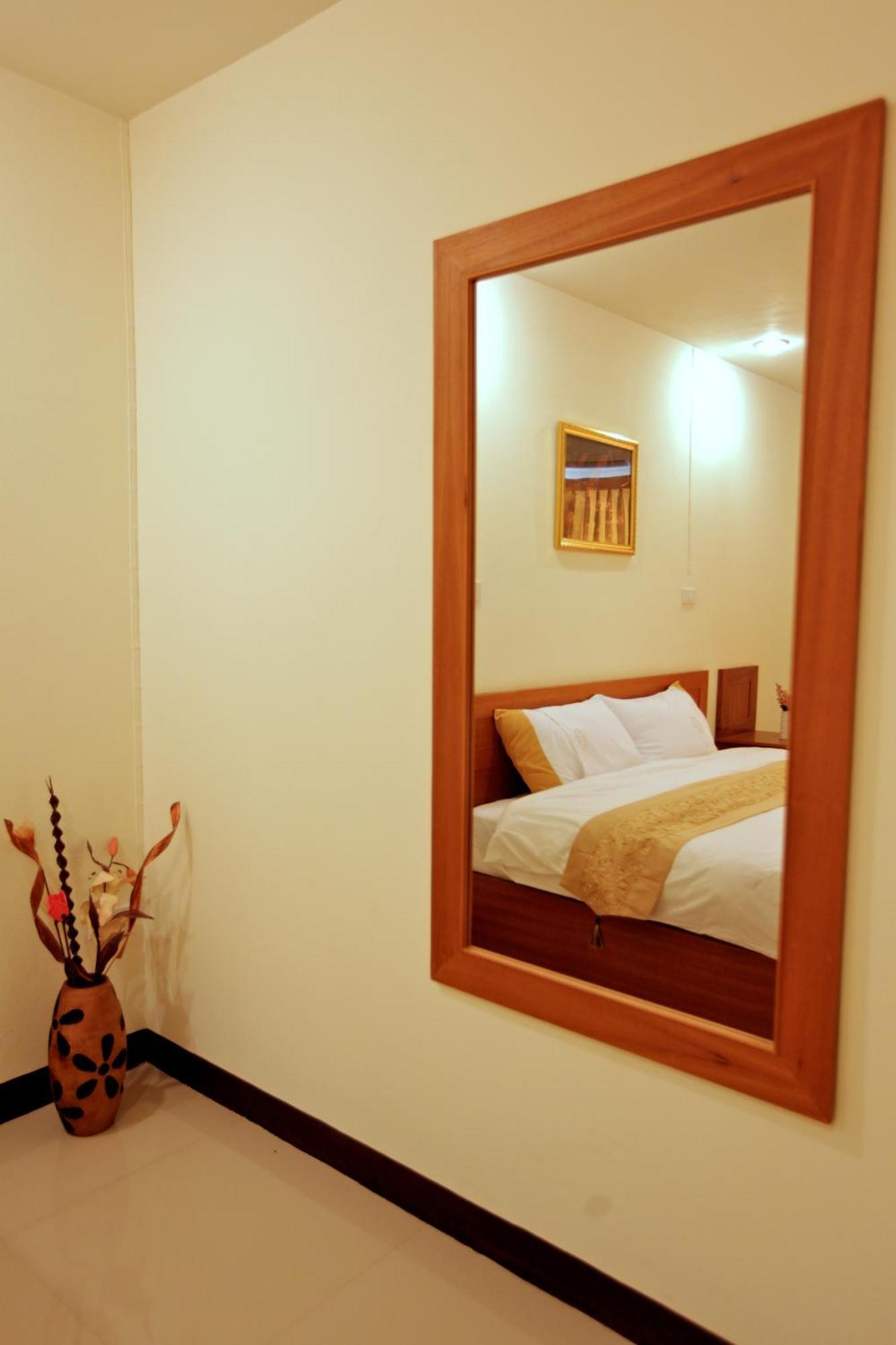 Rafael Hotel And Mansion Bangkok - Sha Extra Plus Certified Exterior foto