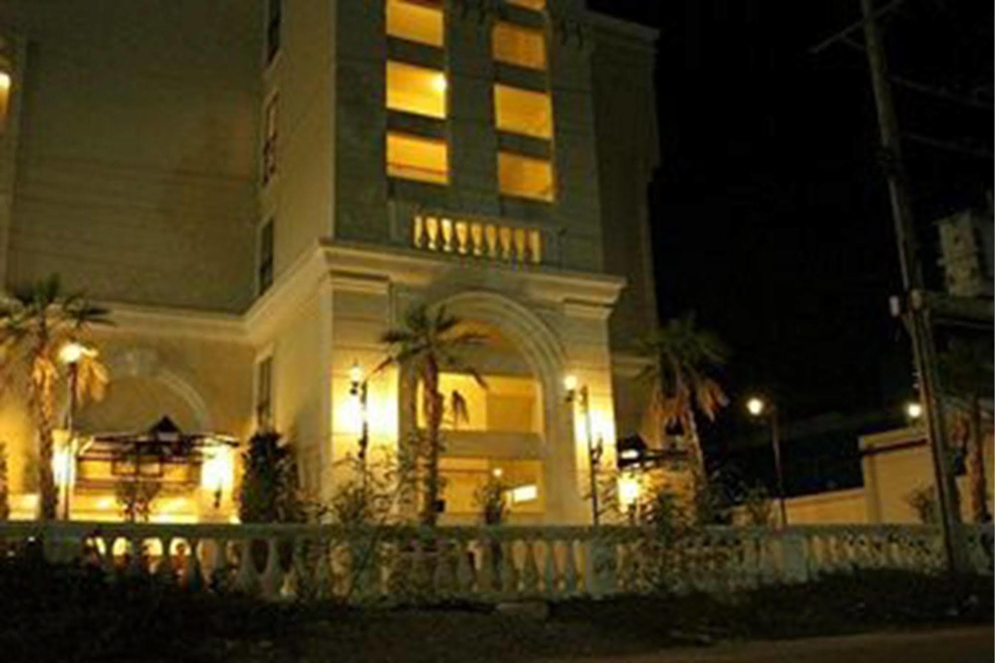 Rafael Hotel And Mansion Bangkok - Sha Extra Plus Certified Exterior foto