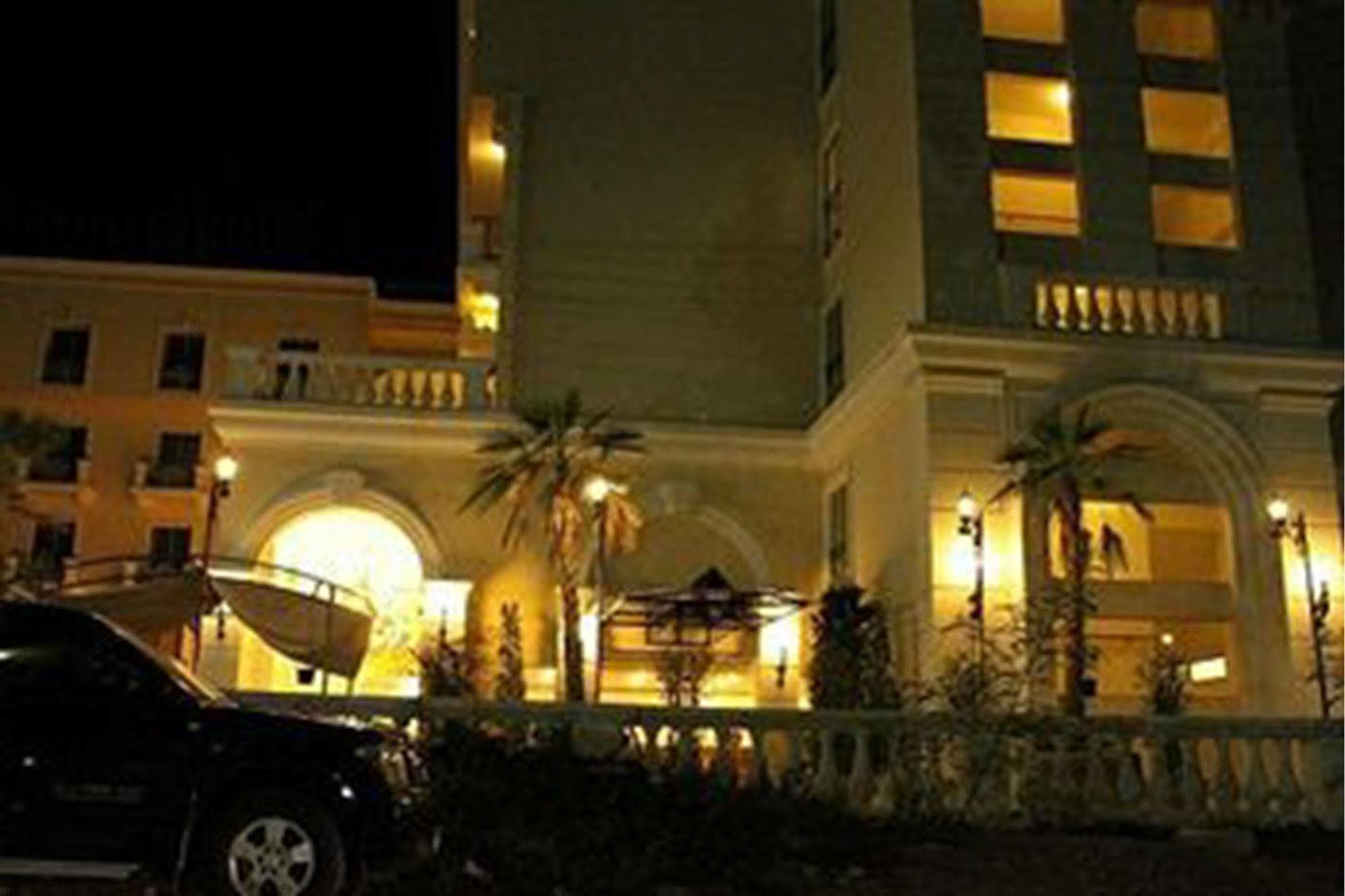 Rafael Hotel And Mansion Bangkok - Sha Extra Plus Certified Exterior foto